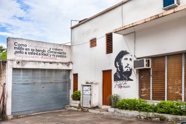 Santa Clara, Küba-14 Ekim 2016. Santa Clara 'daki ev, İspanya' nın sömürge kasabası, Küba 'nın Villa Clara eyaletinin başkenti ve Küba Devrimi' nin son savaş alanı..
