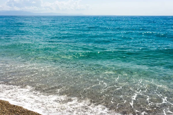 deniz kıyısı, çakıl taşları. Borsch Arnavutluk