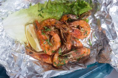 limon ile folyo kızarmış karides