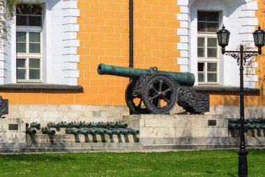Moskova Kremlin, Rusya eski savaş topu.