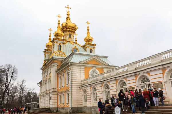 San Petersburgo Rusia Mayo 2018 Los Turistas Visitan Jardín Del — Foto de Stock