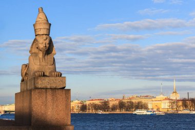 Saint Petersburg, Rusya 'da Neva Nehri' nin güzel manzarası.