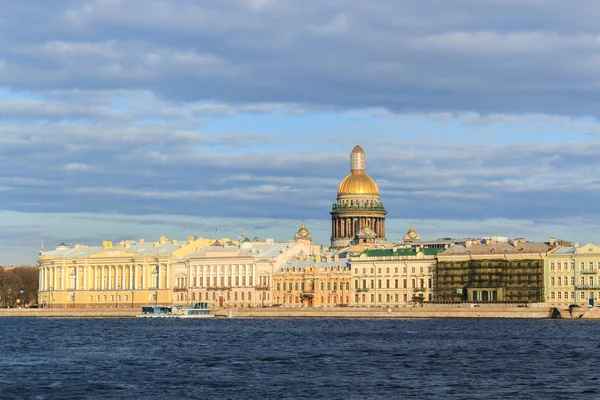 Splendida Vista Fiume Neva Con Cattedrale Isaakievsky San Pietroburgo Russia — Foto Stock