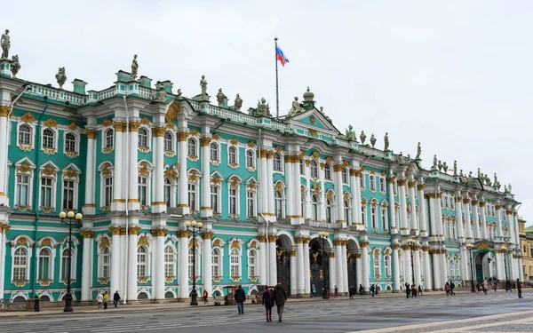 Turisti Visitano Palazzo Inverno San Pietroburgo Museo Dell Eremo Russia — Foto Stock