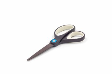 Beyaz arka plan üzerinde izole tek siyah çelik makas.