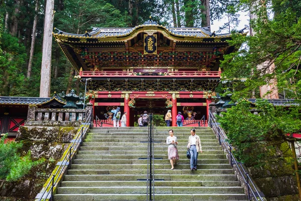 日本日光 2018年10月15日 游客参观日本秋季日光世界遗产的太原寺 — 图库照片