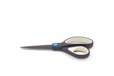 Beyaz arka plan üzerinde izole tek siyah çelik makas.