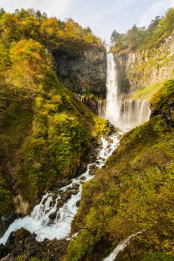 Kegon Falls Japans en yüksek şelaleler Nikko Milli Parkı, Japonya, sonbaharda biri.