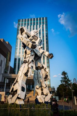 Tokyo, Japonya - 18 Ekim 2018: Full-size cep takım Rx-0 tek boynuzlu at Gundam performansları dalgıç City Plaza Tokyo ünlü Anime Franchise Robot cep uygun Gundam Unicorn serisi. Odaiba, Tokyo, Japonya.