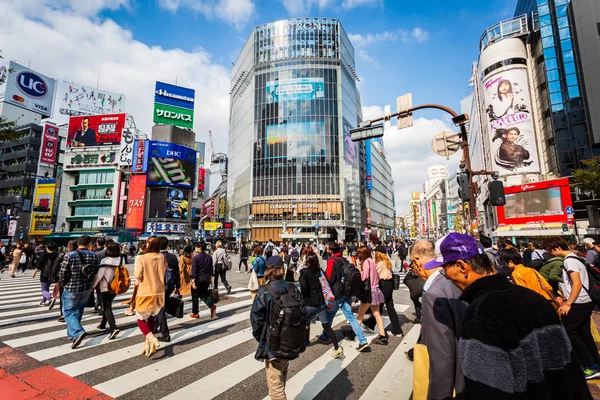 Widok na Przejście Shibuya, jednej z najbardziej ruchliwych przejścia dla pieszych w w — Zdjęcie stockowe