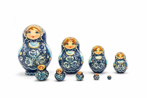 Matryoshka Dolls beyaz bir arka plan üzerinde izole. Rus Ahşap — Stok fotoğraf