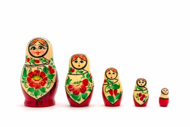 Matryoshka Dolls beyaz bir arka plan üzerinde izole. Rus Ahşap 
