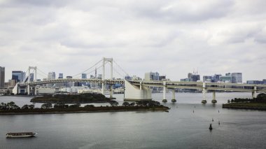 Gökkuşağı Köprüsü ve Tokyo Körfezi Odaibacity, Japonya.