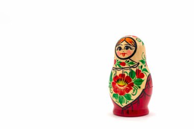 Matryoshka Dolls beyaz bir arka plan üzerinde izole. Rus Ahşap 