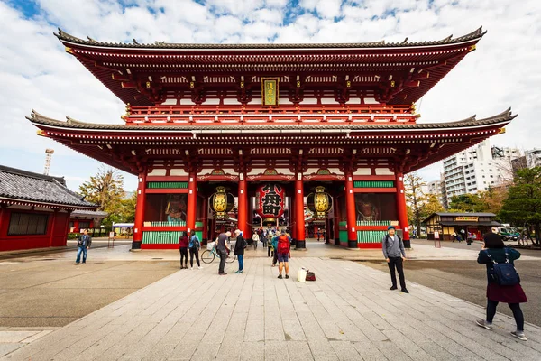 Tourist visit Sensoji, also known as Asakusa Kannon Temple is a — Stock Photo, Image