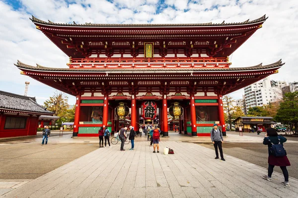 Visita turistica Sensoji, noto anche come Asakusa Kannon Tempio è un Foto Stock Royalty Free