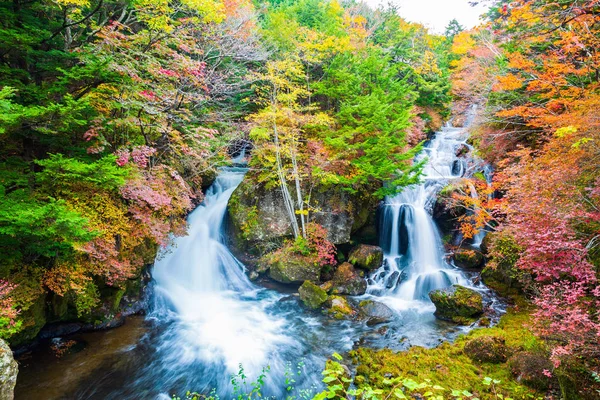 Ryuzu Falls na temporada de outono em Nikko, Japão . — Fotografia de Stock