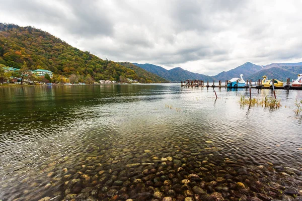 Danau Chuzenji di musim gugur, Nikko, Jepang . — Stok Foto