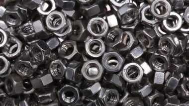 Endüstriyel ihtiyaçlar için birkaç metal cevizi kapatın. Metal ürünler.