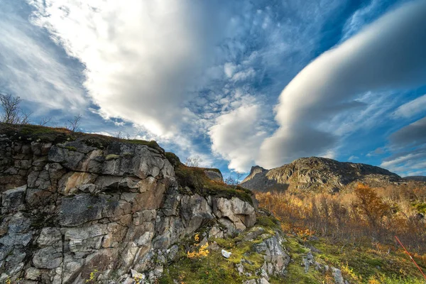 秋の風景ノルウェー海の海岸 トロムソ ストック写真