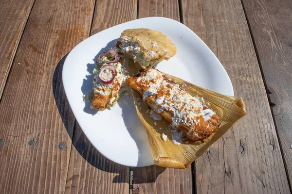 Plato Con Variedad Comida Mexicana Tamal Taco Gordita Rellenos — Foto de Stock