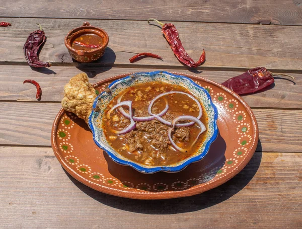 Mexikói Élelmiszer Birriával Csípős Szósszal Chicharron Szósszal Mexikói Chili Paprikával — Stock Fotó
