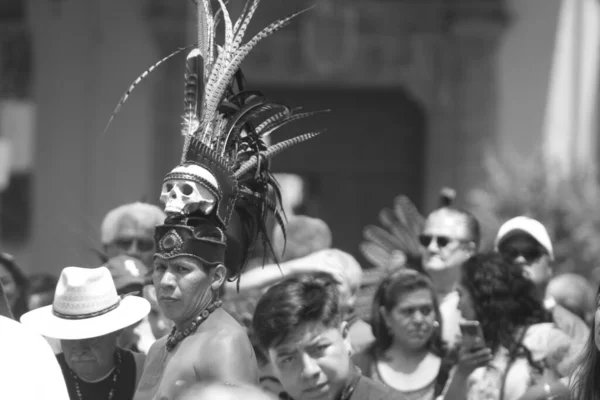 Ciudad México México Septiembre 2018 Hombre Indígena Con Ropa Azteca — Foto de Stock