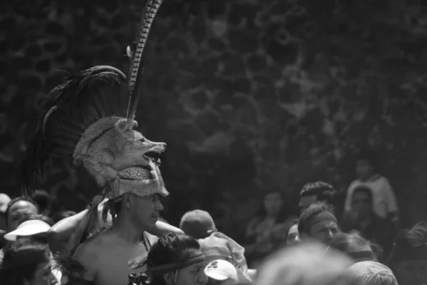 Mexico City Mexico September 2018 Pria Pribumi Berpakaian Aztec — Stok Foto