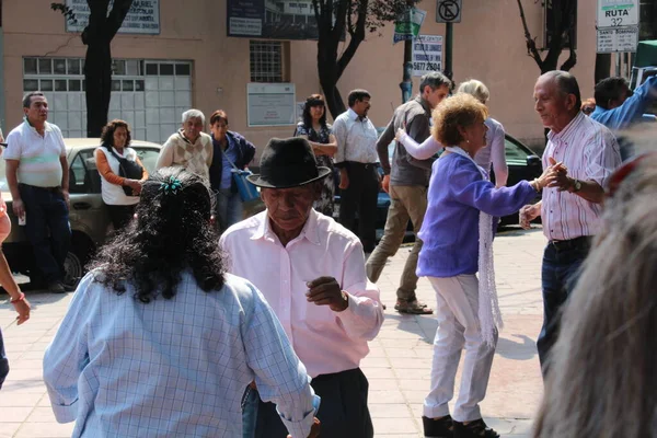 Ciudad México México Febrero 2017 Anciano Latino Bailando Danzón Calle —  Fotos de Stock