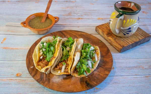 Meksykańskie Tacos Pancitą Zielonym Sosem Meksykańską Kawą — Zdjęcie stockowe