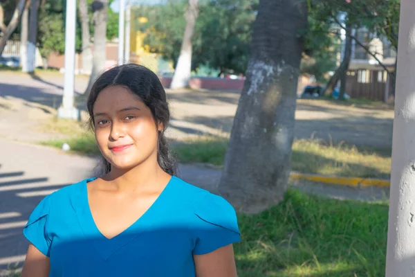 Retrato Adolescente Indígena Mexicana Sonriendo — Foto de Stock
