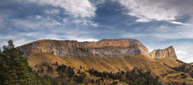 Dağ küçük Thach sonbahar gezisi
