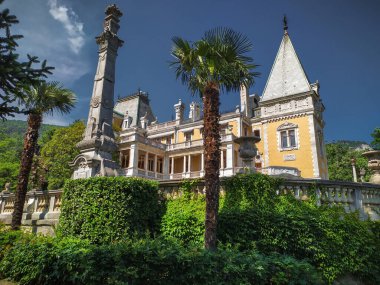 Kırım, Yalta, Massandra Sarayı. Şatonun dışı..
