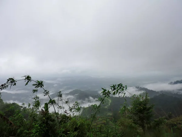 Mist Rolling Top Mountain — Stock Photo, Image