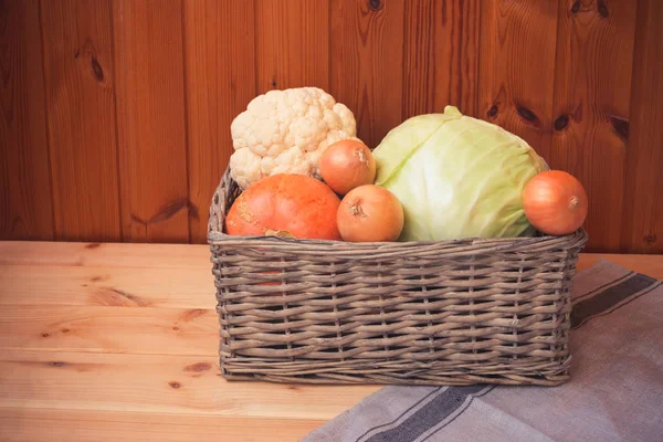 Wicker Basket Fresh Farm Vegetables Healthy Eating View Copy Space — Stock Photo, Image