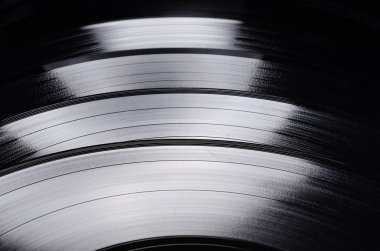 Güzel vinil kaydı. Bir grup siyah vintage plak. Şık müzik kayıtları.