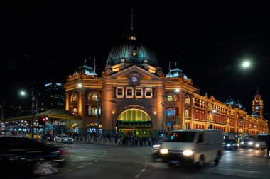 Melbourne, Avustralya - 13 Nisan 2019: Flinders Street Station i