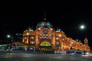 Melbourne, Avustralya - 13 Nisan 2019: Flinders Street Station i
