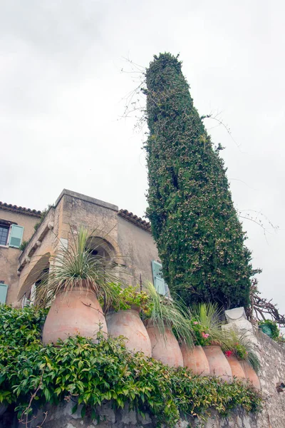 圣保罗 万斯法国3月31日 2016年城堡墙壁顶上的7个巨大花盆 — 图库照片