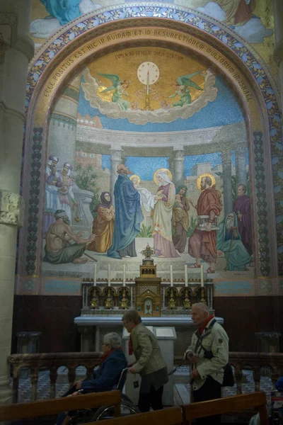 Kwietnia 2014 Lourdes France Światło Oświecające Pogan Monumentalne Malowidła Mozaikowe — Zdjęcie stockowe
