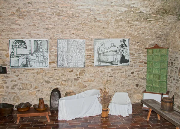 2020年7月31日 斯洛伐克斯匹斯基哈的中世纪麝香健身馆 带有浴缸的浴室 毛巾和其他用于古代健身的器具 Szepes — 图库照片