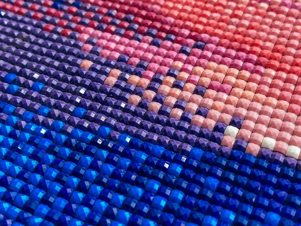 Yakından, rengarenk kare elmas işlemeli parlak. Hobiler ve eğlence.