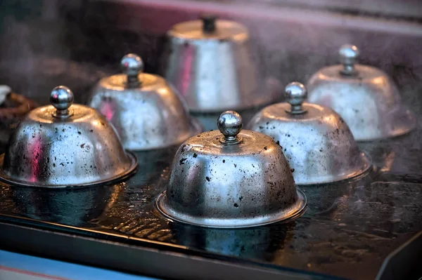 Tampas Metal Para Hambúrguer Rissóis Ferro Grill Livre Tiro — Fotografia de Stock