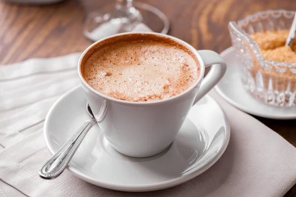 Cup Coffee Close Spoon Saucer Brown Sugar Bowl Linen Napkin — Stock Photo, Image