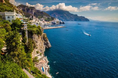 Amalfi Sahili - Salerno eyaletinde, Campania bölgesi, İtalya, Avrupa konusunda Köyü