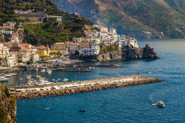 Amalfi Sahili - Salerno eyaletinde, Campania bölgesi, İtalya, Avrupa konusunda Köyü