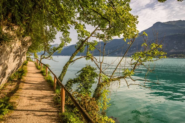 Camino alrededor del lago Wolfgang, Salzkammergut, Austria —  Fotos de Stock