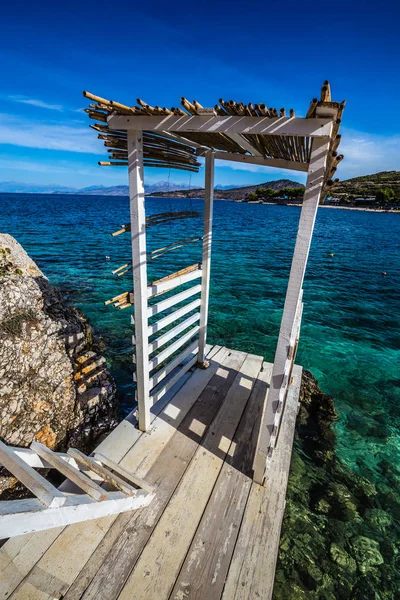 Denizde Ahşap İskele - Ksamil, Arnavutluk, Avrupa — Stok fotoğraf