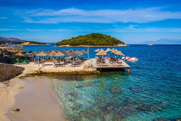 Spiaggia vuota di Ksamil - Butrint NP, Albania — Foto Stock