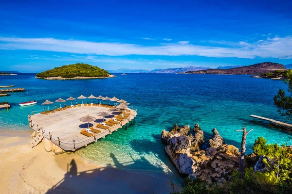 Spiaggia vuota di Ksamil - Butrint NP, Albania — Foto Stock